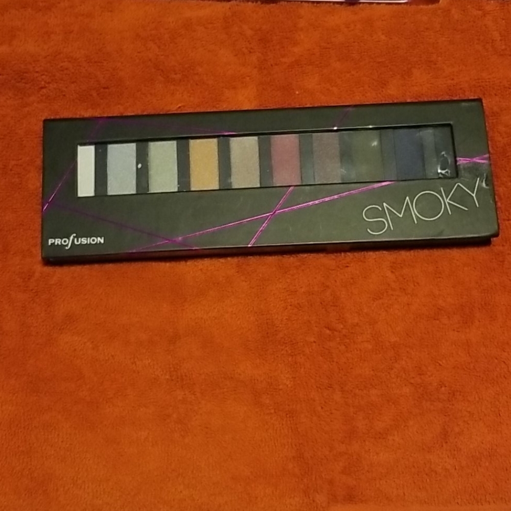 Makeup - Picture 2 of 8